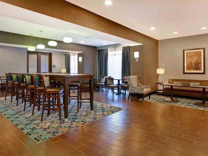 Hampton Inn Dekalb - Near The University Kültér fotó