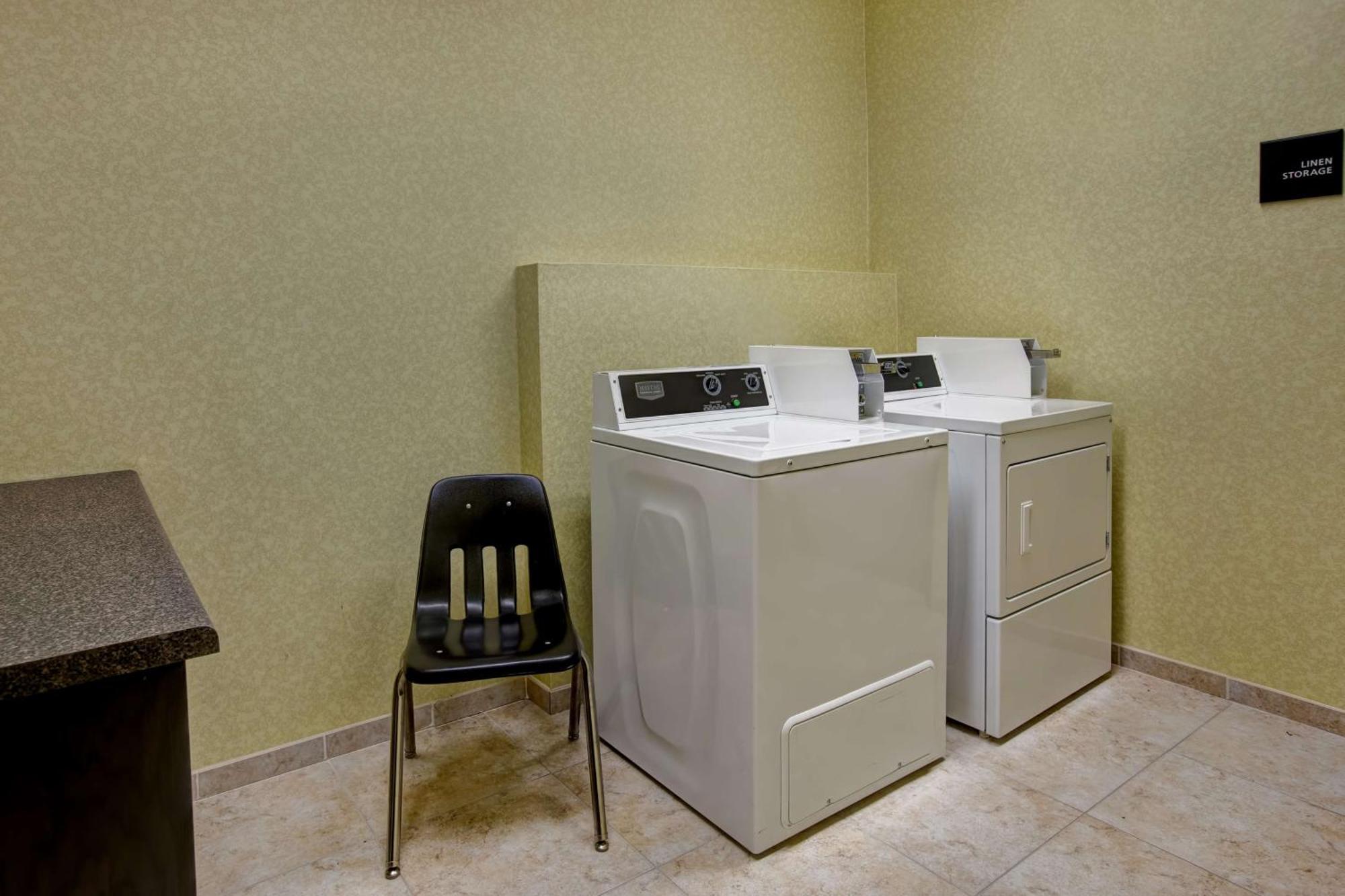Hampton Inn Dekalb - Near The University Kültér fotó