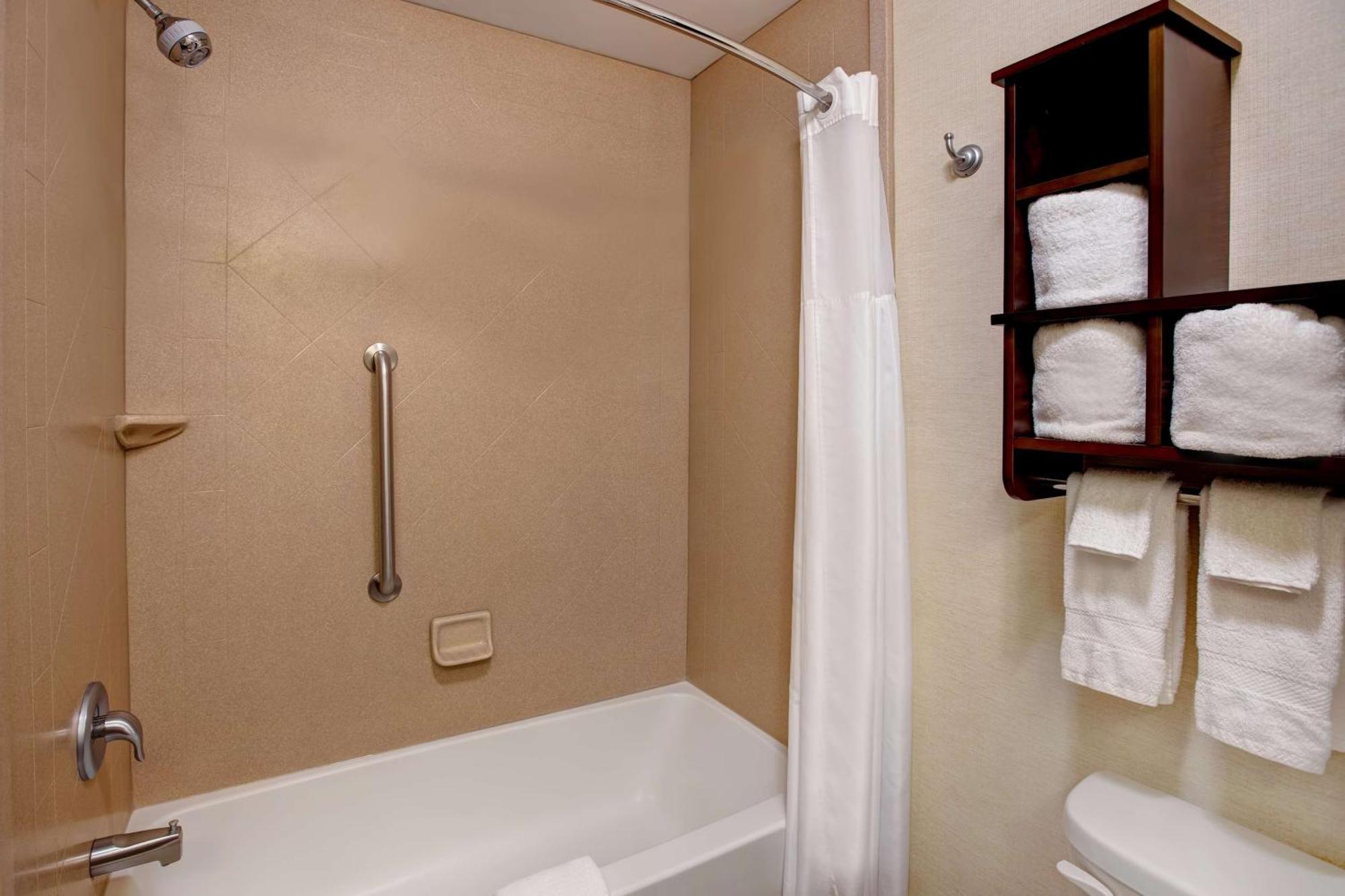 Hampton Inn Dekalb - Near The University Kültér fotó