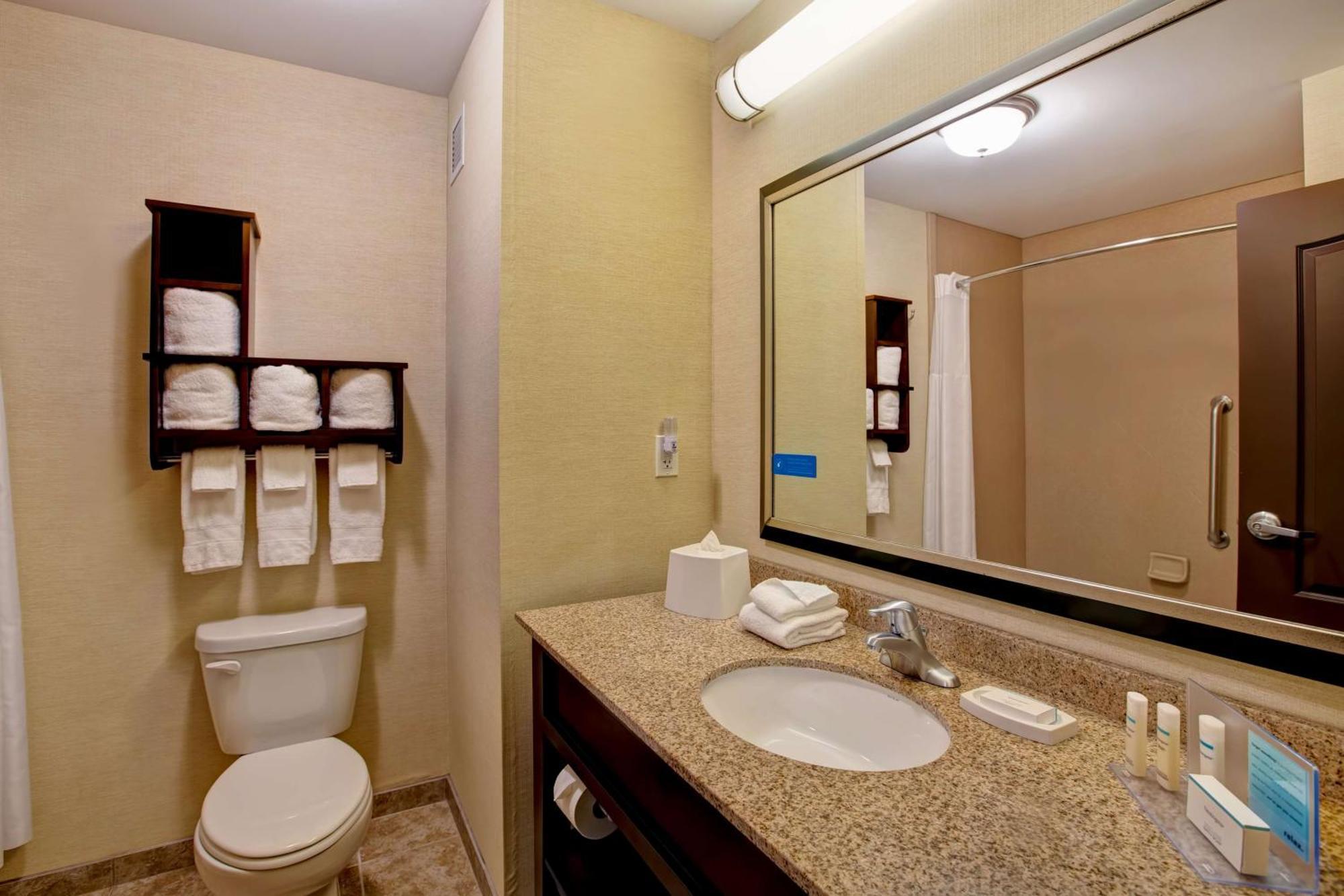 Hampton Inn Dekalb - Near The University Kültér fotó