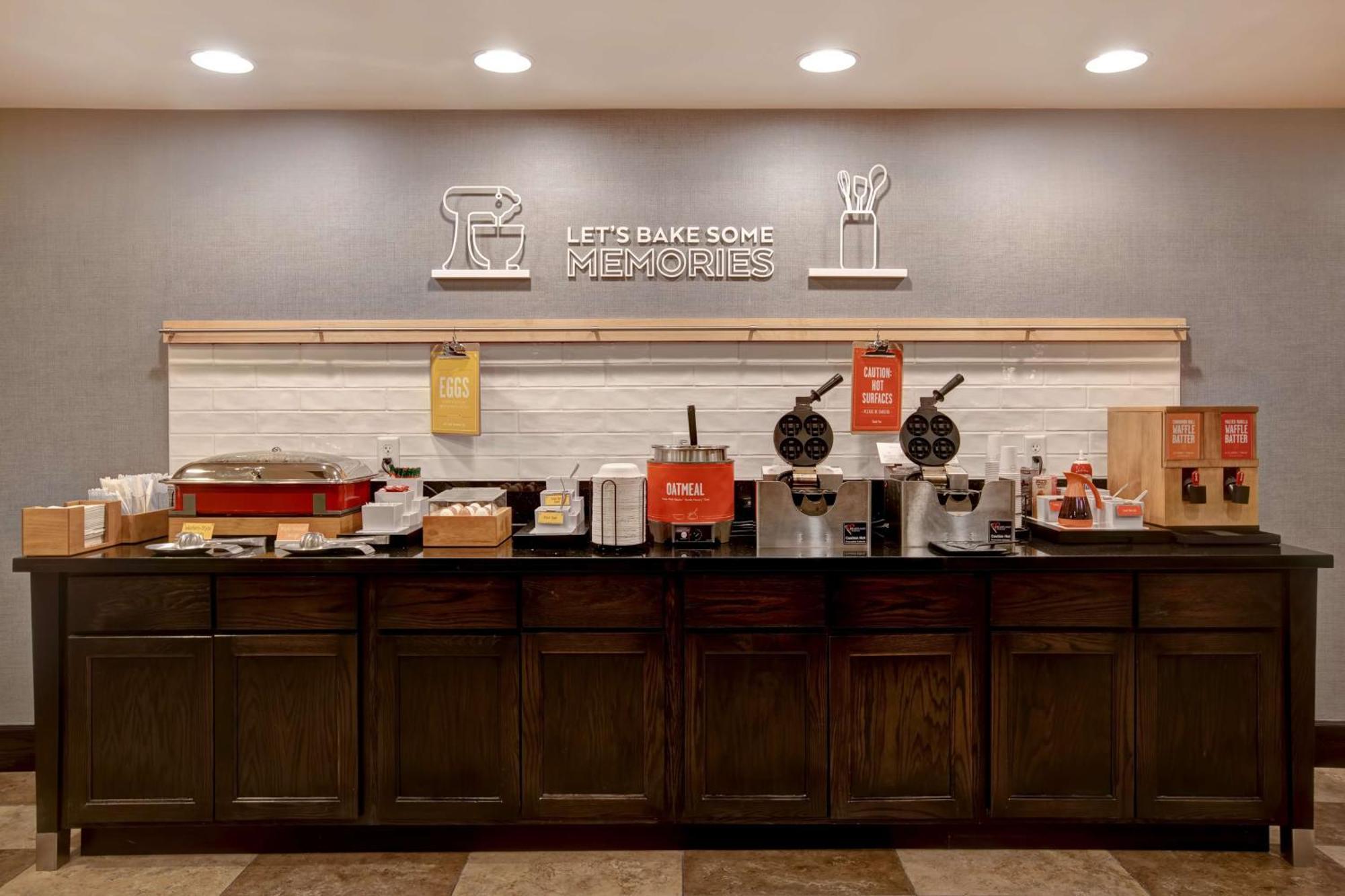 Hampton Inn Dekalb - Near The University Kültér fotó