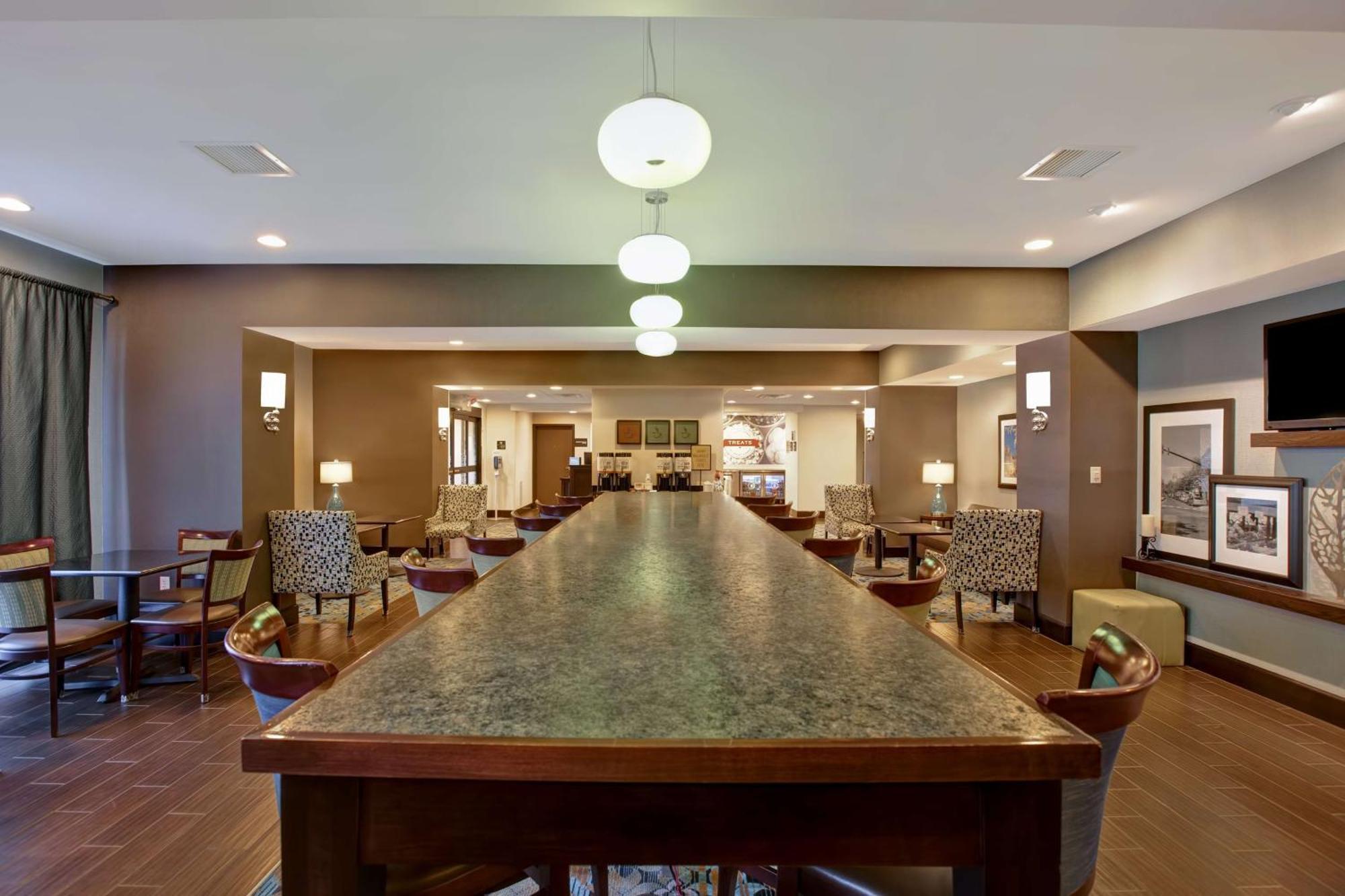 Hampton Inn Dekalb - Near The University Kültér fotó