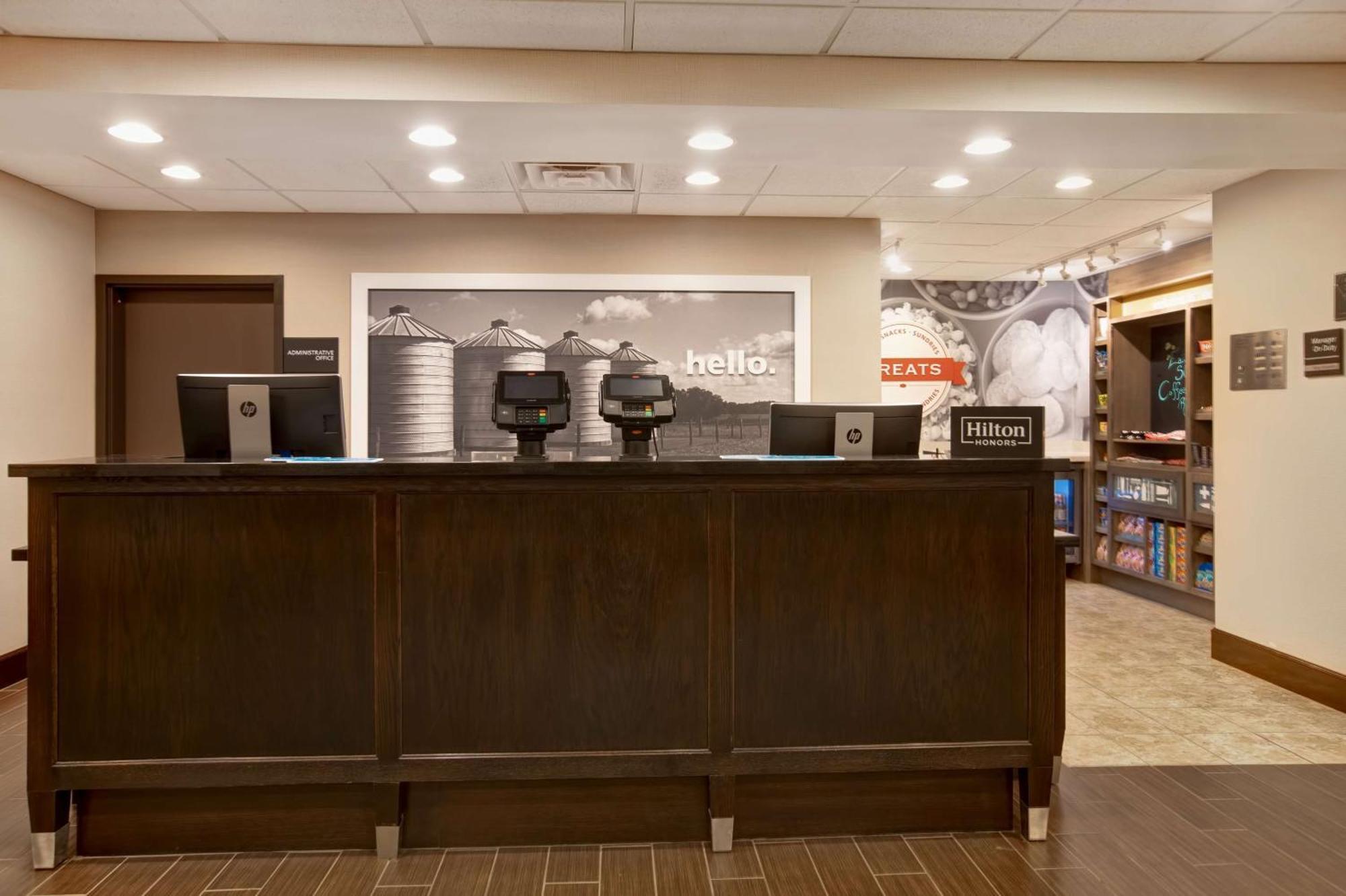 Hampton Inn Dekalb - Near The University Kültér fotó